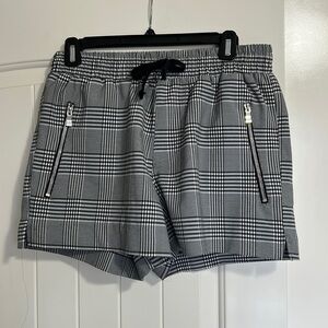 CHRISTOS NEW YORK Black White Plaid Shorts Sz M